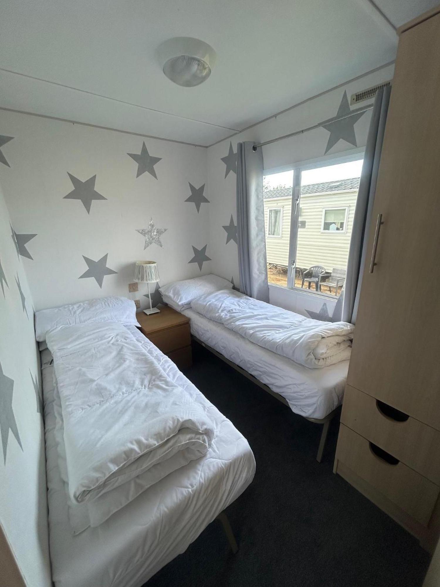 6 Berth Caravan For Hire By The Beach In Heacham, Norfolk Ref 21038C Exterior foto