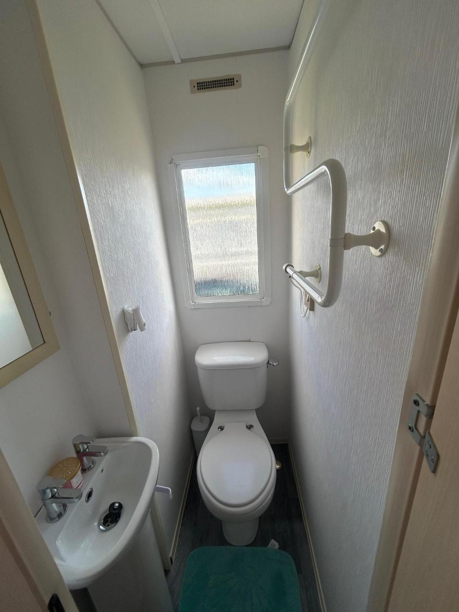 6 Berth Caravan For Hire By The Beach In Heacham, Norfolk Ref 21038C Exterior foto